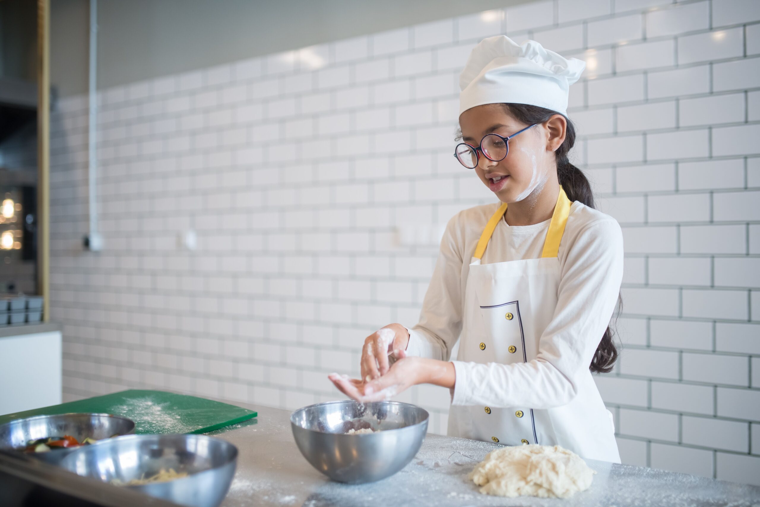 Kostenloses Stock Foto zu angehender koch, backen, backkurs